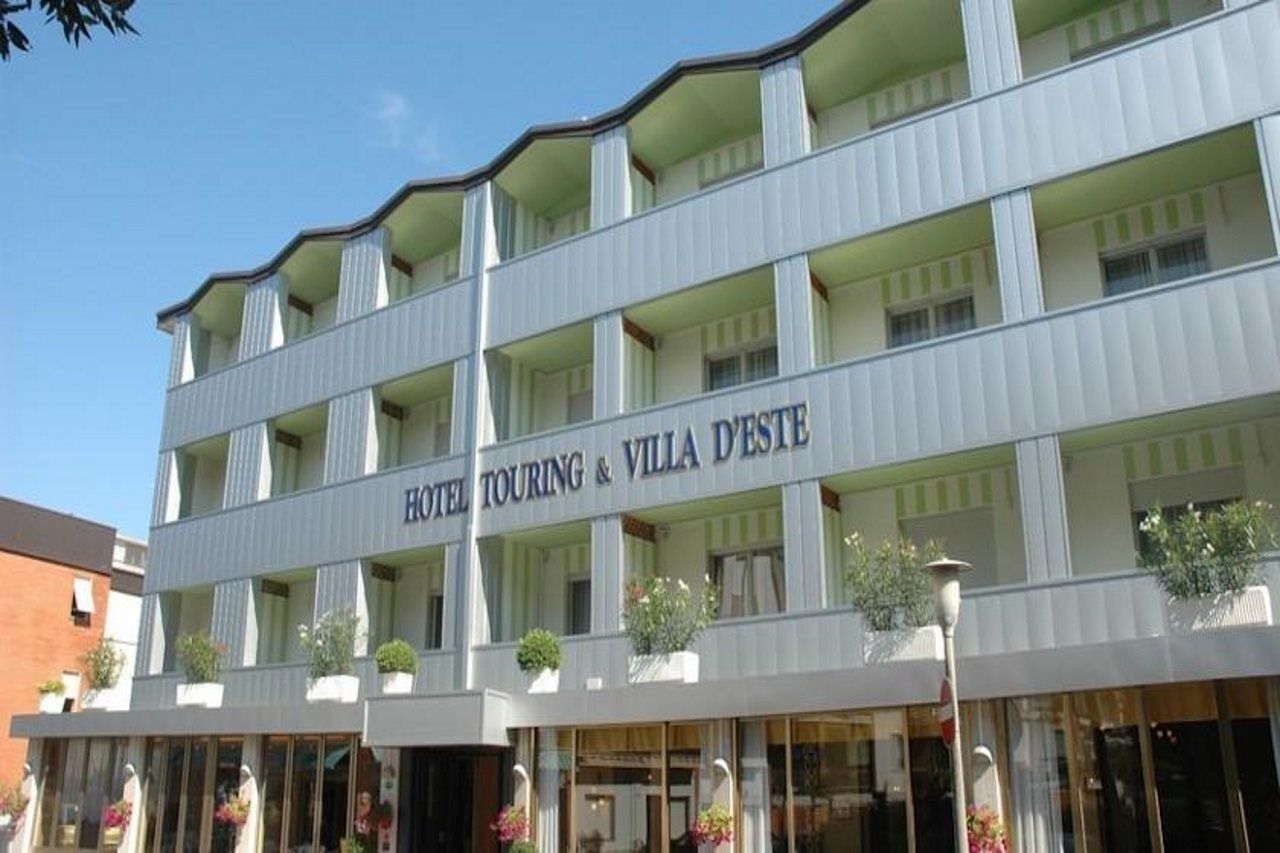 Touring Hotel